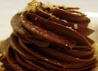 mousse de chocolate com am&ecirc;ndoa