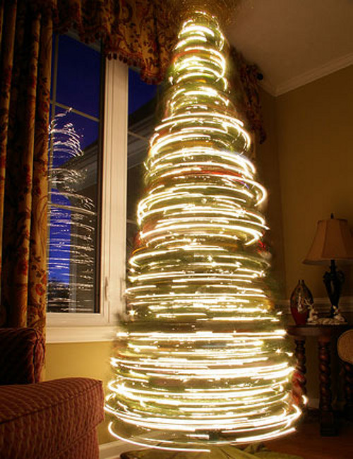 �rvore com luzes em tubo