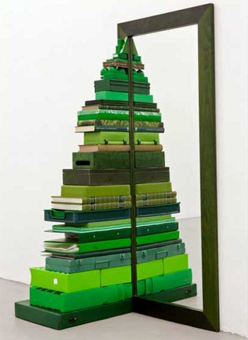 �rvore de caixas e livros