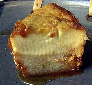 pudim de caramelo com pinh&otilde;es