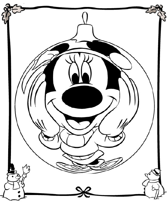 Minie maravilhada com a arvore e decoracoes